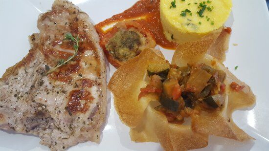 Le Sharlotte's Café