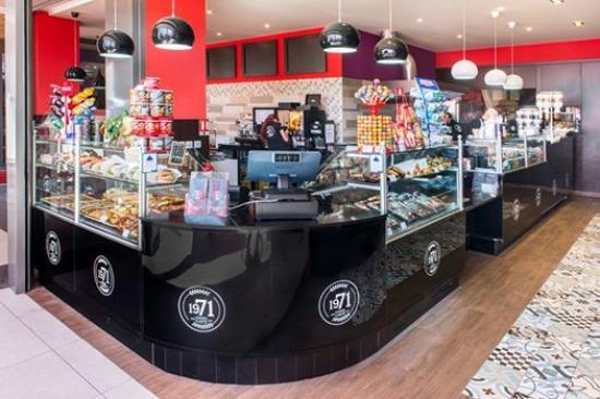 Le 1971 Corner Café