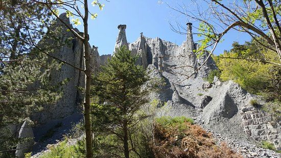 Les Demoiselles Coiffées