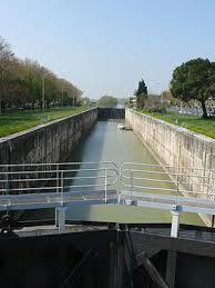 Canal de navigation d'Arles à Bouc