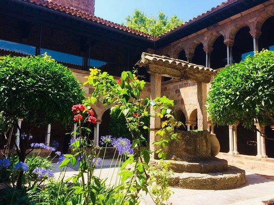 L'Entree Des Artistes