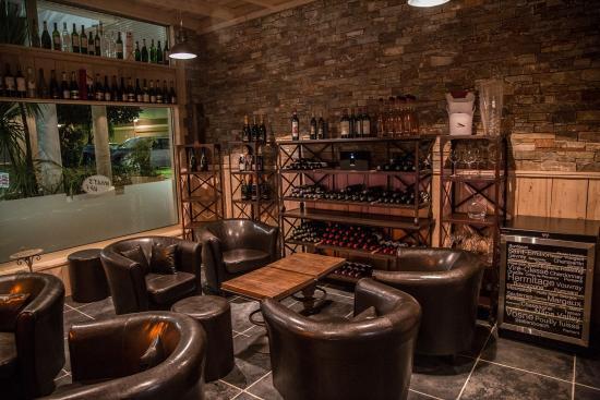 What's Up Lounge Bar