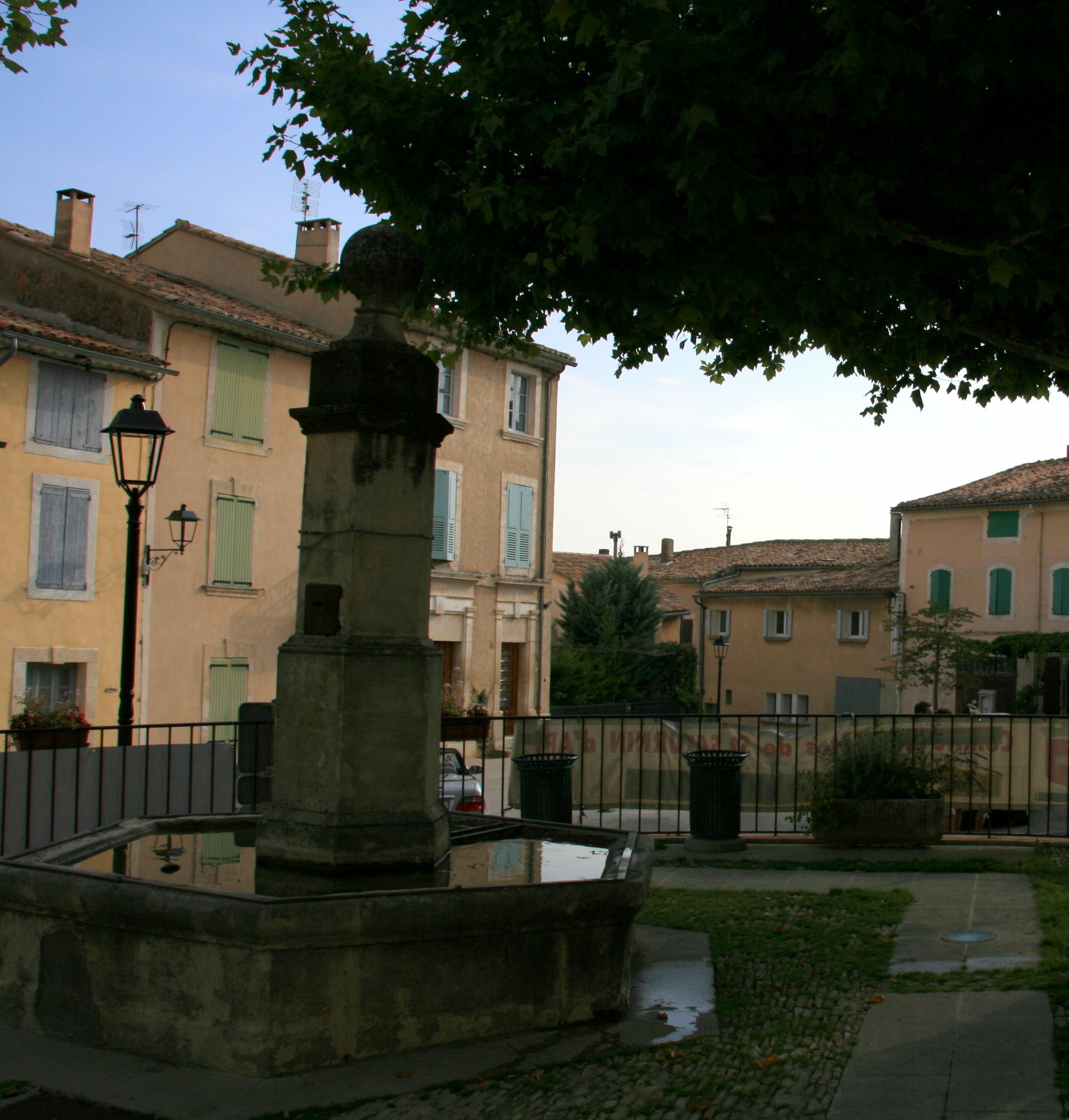 fontaine publique de Saint-Saturnin-lès-Apt
