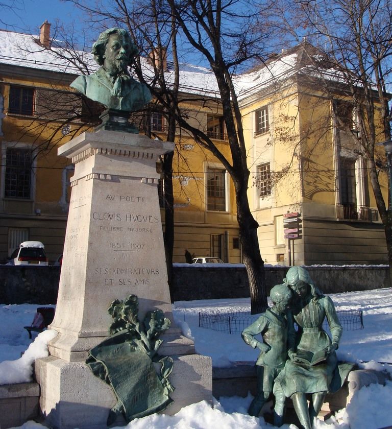 monument à Clovis Hugues