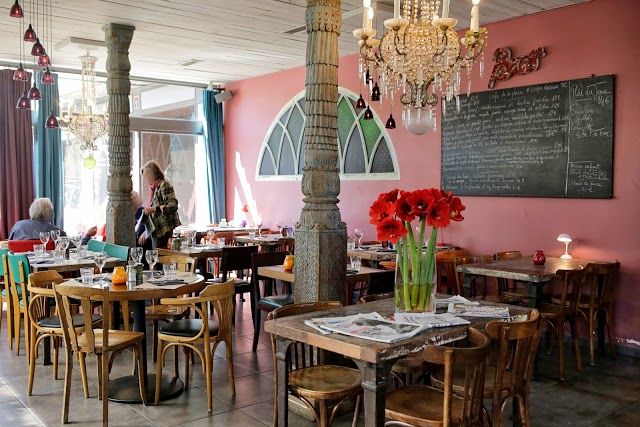 Le café de la place