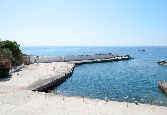 Port Tonic Art Center